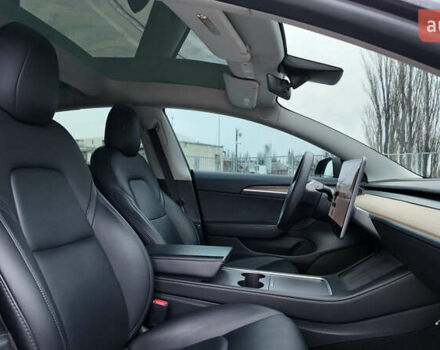 Черный Тесла Модель 3, объемом двигателя 0 л и пробегом 64 тыс. км за 22990 $, фото 13 на Automoto.ua