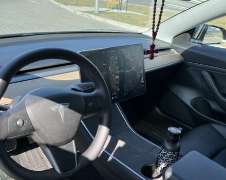 Чорний Тесла Модель 3, об'ємом двигуна 0 л та пробігом 130 тис. км за 15999 $, фото 6 на Automoto.ua