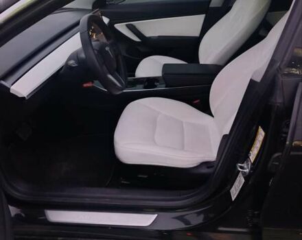 Черный Тесла Модель 3, объемом двигателя 0 л и пробегом 80 тыс. км за 15999 $, фото 3 на Automoto.ua