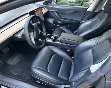 Чорний Тесла Модель 3, об'ємом двигуна 0 л та пробігом 176 тис. км за 15850 $, фото 8 на Automoto.ua