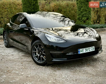 Чорний Тесла Модель 3, об'ємом двигуна 0 л та пробігом 100 тис. км за 15500 $, фото 1 на Automoto.ua