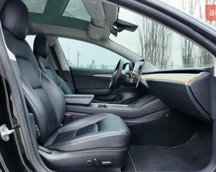 Черный Тесла Модель 3, объемом двигателя 0 л и пробегом 64 тыс. км за 22990 $, фото 12 на Automoto.ua