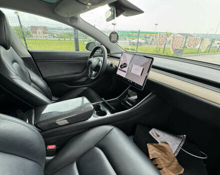 Черный Тесла Модель 3, объемом двигателя 0 л и пробегом 170 тыс. км за 14999 $, фото 5 на Automoto.ua