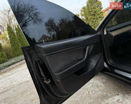 Чорний Тесла Модель 3, об'ємом двигуна 0 л та пробігом 100 тис. км за 15500 $, фото 31 на Automoto.ua