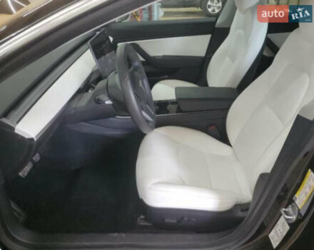 Чорний Тесла Модель 3, об'ємом двигуна 0 л та пробігом 77 тис. км за 18500 $, фото 3 на Automoto.ua