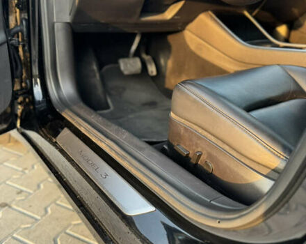 Чорний Тесла Модель 3, об'ємом двигуна 0 л та пробігом 180 тис. км за 18000 $, фото 14 на Automoto.ua