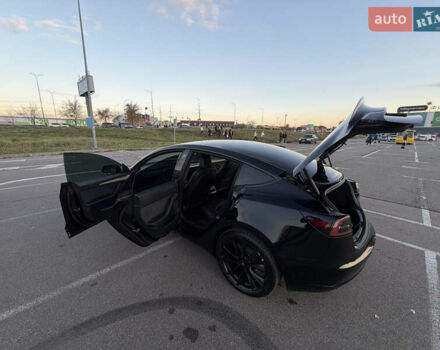 Тесла Модель 3 2021 у Києві на Automoto.ua Чорний Тесла Модель 3, об'ємом двигуна 0 л та пробігом 57 тис. км за 22000 $, фото 6 на Automoto.ua