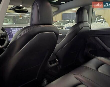 Чорний Тесла Модель 3, об'ємом двигуна 0 л та пробігом 40 тис. км за 21999 $, фото 13 на Automoto.ua