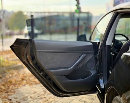 Чорний Тесла Модель 3, об'ємом двигуна 0 л та пробігом 81 тис. км за 19999 $, фото 15 на Automoto.ua