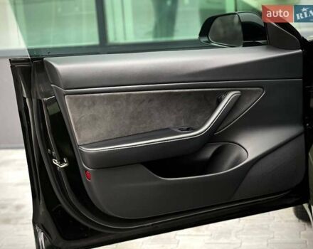 Тесла Модель 3 2021 у Києві на Automoto.ua Чорний Тесла Модель 3, об'ємом двигуна 0 л та пробігом 40 тис. км за 22990 $, фото 24 на Automoto.ua