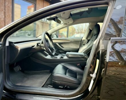 Чорний Тесла Модель 3, об'ємом двигуна 0 л та пробігом 81 тис. км за 19999 $, фото 13 на Automoto.ua