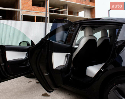 Тесла Модель 3 2021 у Львові на Automoto.ua Чорний Тесла Модель 3, об'ємом двигуна 0 л та пробігом 31 тис. км за 22500 $, фото 21 на Automoto.ua