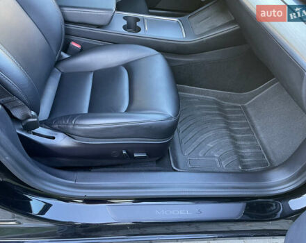 Чорний Тесла Модель 3, об'ємом двигуна 0 л та пробігом 68 тис. км за 21200 $, фото 20 на Automoto.ua
