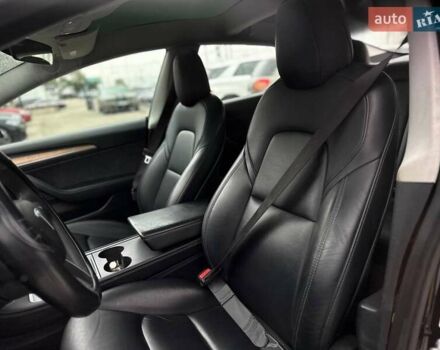 Тесла Модель 3 2021 у Києві на Automoto.ua Чорний Тесла Модель 3, об'ємом двигуна 0 л та пробігом 159 тис. км за 17800 $, фото 11 на Automoto.ua