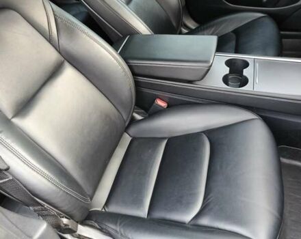 Чорний Тесла Модель 3, об'ємом двигуна 0 л та пробігом 77 тис. км за 16700 $, фото 14 на Automoto.ua