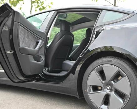 Чорний Тесла Модель 3, об'ємом двигуна 0 л та пробігом 64 тис. км за 13600 $, фото 8 на Automoto.ua