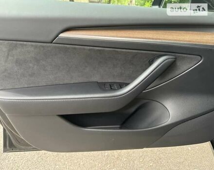 Чорний Тесла Модель 3, об'ємом двигуна 0 л та пробігом 9 тис. км за 18900 $, фото 12 на Automoto.ua