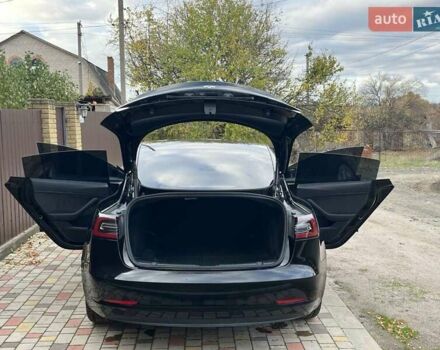 Чорний Тесла Модель 3, об'ємом двигуна 0 л та пробігом 96 тис. км за 20000 $, фото 17 на Automoto.ua