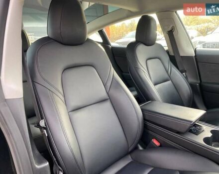 Чорний Тесла Модель 3, об'ємом двигуна 0 л та пробігом 49 тис. км за 20600 $, фото 16 на Automoto.ua