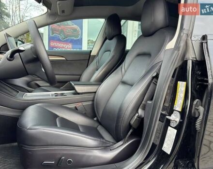 Чорний Тесла Модель 3, об'ємом двигуна 0 л та пробігом 75 тис. км за 27500 $, фото 8 на Automoto.ua