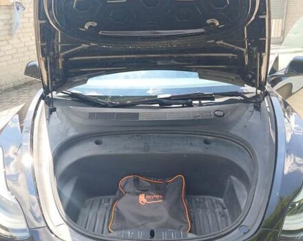 Черный Тесла Модель 3, объемом двигателя 0 л и пробегом 50 тыс. км за 20490 $, фото 6 на Automoto.ua