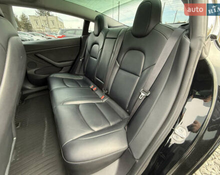 Черный Тесла Модель 3, объемом двигателя 0 л и пробегом 116 тыс. км за 20999 $, фото 41 на Automoto.ua