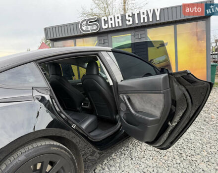 Черный Тесла Модель 3, объемом двигателя 0 л и пробегом 116 тыс. км за 20999 $, фото 35 на Automoto.ua