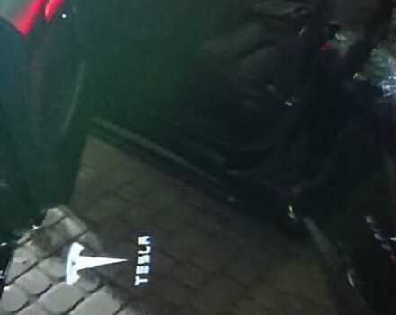 Черный Тесла Модель 3, объемом двигателя 0 л и пробегом 202 тыс. км за 17000 $, фото 27 на Automoto.ua