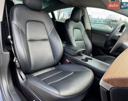 Чорний Тесла Модель 3, об'ємом двигуна 0 л та пробігом 75 тис. км за 27500 $, фото 16 на Automoto.ua