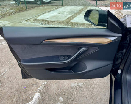 Чорний Тесла Модель 3, об'ємом двигуна 0 л та пробігом 160 тис. км за 17999 $, фото 25 на Automoto.ua