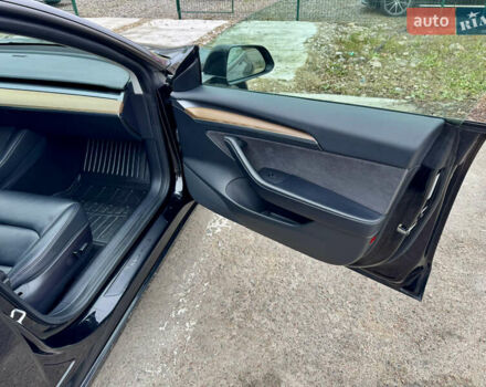 Чорний Тесла Модель 3, об'ємом двигуна 0 л та пробігом 160 тис. км за 17999 $, фото 35 на Automoto.ua