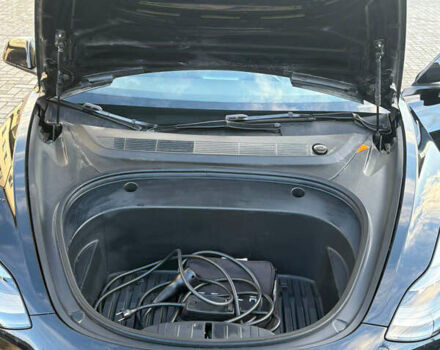 Тесла Модель 3 2022 у Рівному на Automoto.ua Чорний Тесла Модель 3, об'ємом двигуна 0 л та пробігом 78 тис. км за 19800 $, фото 11 на Automoto.ua