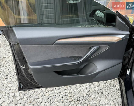 Черный Тесла Модель 3, объемом двигателя 0 л и пробегом 116 тыс. км за 20999 $, фото 43 на Automoto.ua