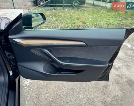 Чорний Тесла Модель 3, об'ємом двигуна 0 л та пробігом 160 тис. км за 17999 $, фото 36 на Automoto.ua