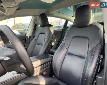 Чорний Тесла Модель 3, об'ємом двигуна 0 л та пробігом 49 тис. км за 20600 $, фото 10 на Automoto.ua