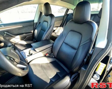 Чорний Тесла Модель 3, об'ємом двигуна 0.44 л та пробігом 55 тис. км за 23500 $, фото 6 на Automoto.ua