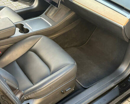 Тесла Модель 3 2022 у Рівному на Automoto.ua Чорний Тесла Модель 3, об'ємом двигуна 0 л та пробігом 78 тис. км за 19800 $, фото 17 на Automoto.ua