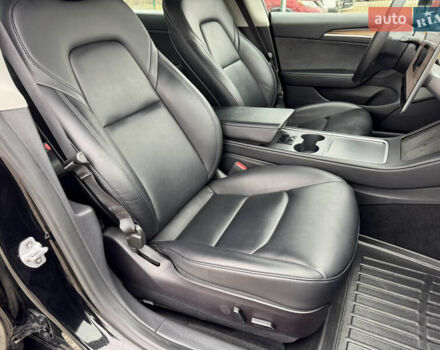 Чорний Тесла Модель 3, об'ємом двигуна 0 л та пробігом 160 тис. км за 17999 $, фото 37 на Automoto.ua