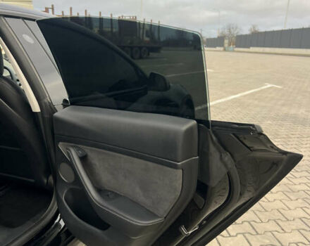 Черный Тесла Модель 3, объемом двигателя 0 л и пробегом 85 тыс. км за 19999 $, фото 37 на Automoto.ua