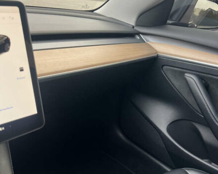 Черный Тесла Модель 3, объемом двигателя 0 л и пробегом 85 тыс. км за 19999 $, фото 28 на Automoto.ua