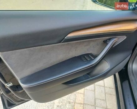 Чорний Тесла Модель 3, об'ємом двигуна 0 л та пробігом 60 тис. км за 17200 $, фото 12 на Automoto.ua