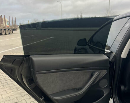 Черный Тесла Модель 3, объемом двигателя 0 л и пробегом 85 тыс. км за 19999 $, фото 43 на Automoto.ua