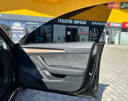 Чорний Тесла Модель 3, об'ємом двигуна 0 л та пробігом 18 тис. км за 20500 $, фото 16 на Automoto.ua