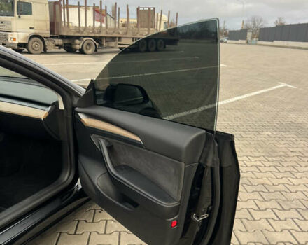 Черный Тесла Модель 3, объемом двигателя 0 л и пробегом 85 тыс. км за 19999 $, фото 35 на Automoto.ua