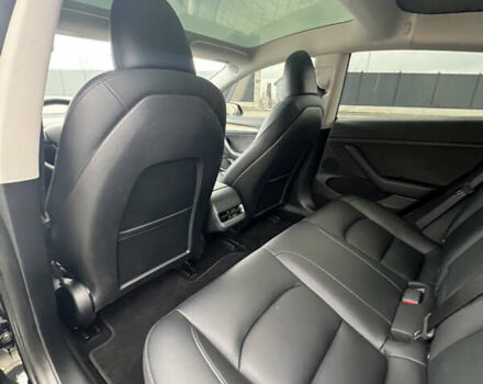 Черный Тесла Модель 3, объемом двигателя 0 л и пробегом 85 тыс. км за 19999 $, фото 44 на Automoto.ua