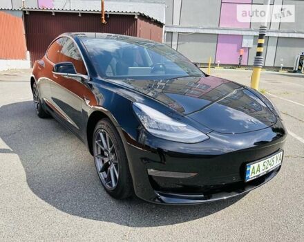 Чорний Тесла Модель 3, об'ємом двигуна 0 л та пробігом 65 тис. км за 18500 $, фото 1 на Automoto.ua