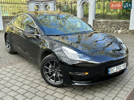 Тесла Модель 3 2018 в Львове на Automoto.ua Черный Тесла Модель 3, объемом двигателя 0 л и пробегом 104 тыс. км за 17900 $, фото 1 на Automoto.ua