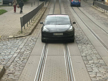 Чорний Тесла Модель 3, об'ємом двигуна 0 л та пробігом 126 тис. км за 17999 $, фото 1 на Automoto.ua