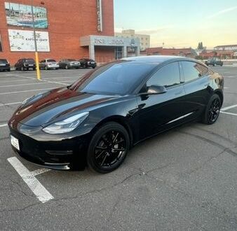 Черный Тесла Модель 3, объемом двигателя 0 л и пробегом 105 тыс. км за 14900 $, фото 1 на Automoto.ua