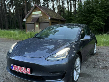Тесла Модель 3 2019 в Дубно на Automoto.ua Черный Тесла Модель 3, объемом двигателя 0 л и пробегом 56 тыс. км за 18990 $, фото 1 на Automoto.ua